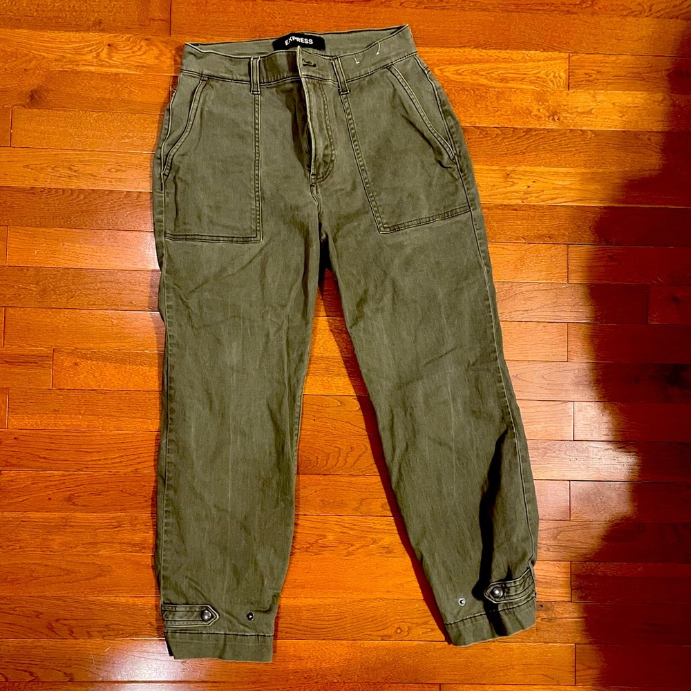 Express cropped straight leg size 4